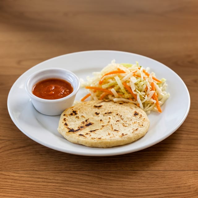 Pupusas rebueltas y de chicharron con queso.